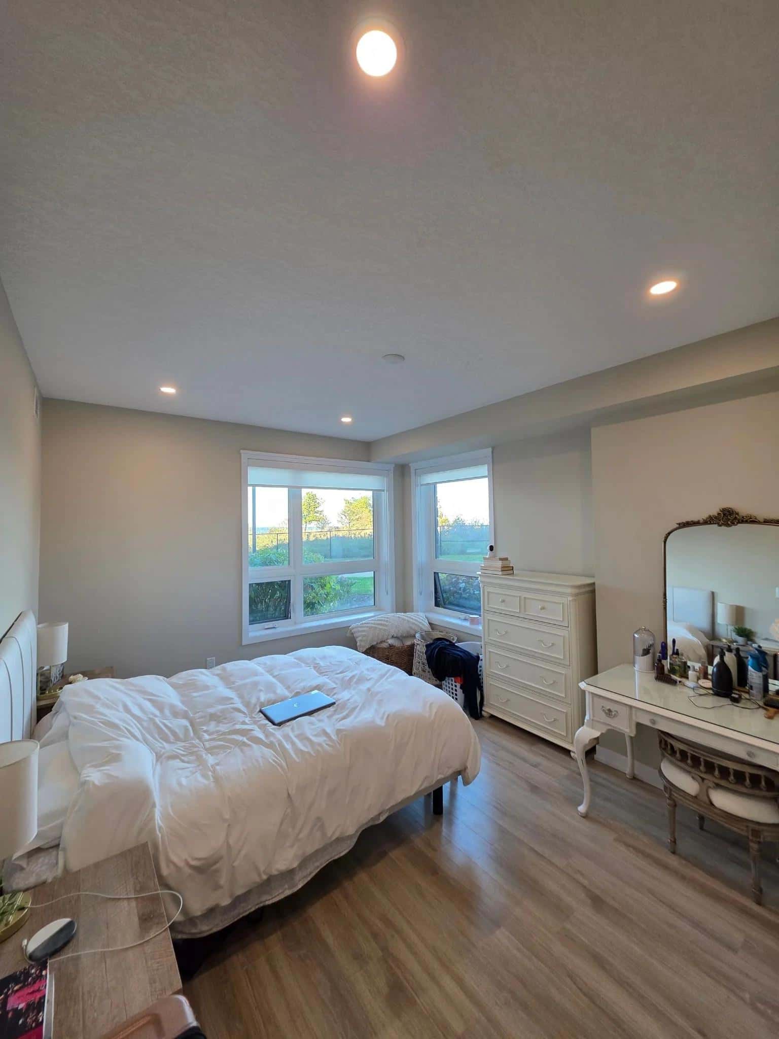 Lighting & Renovation service by licensed electrician in Hamilton Ontario